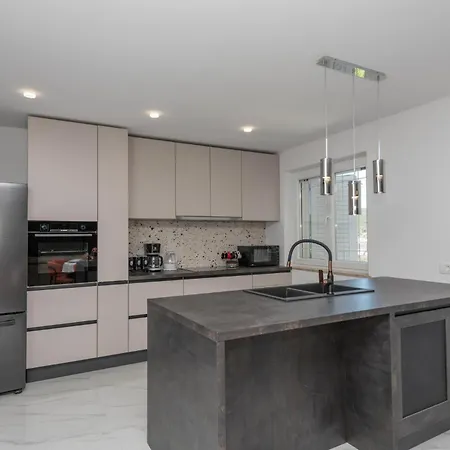 Awesome In With House Sea View *