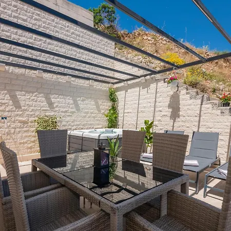 Awesome In With House Sea View