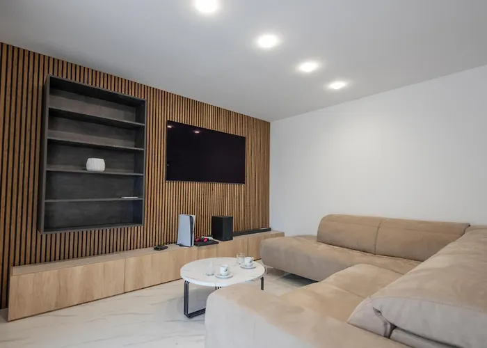 3 Bedroom Front In * Pucisca