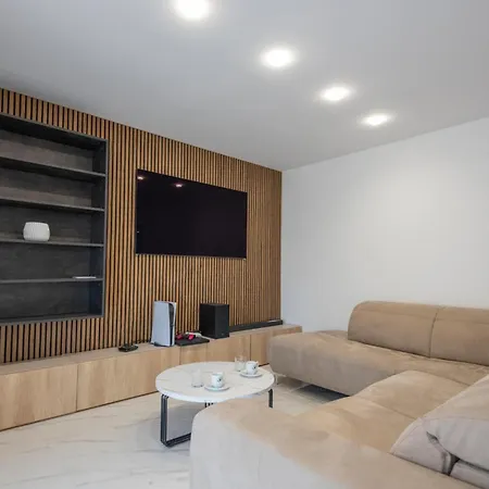 3 Bedroom Front In * 普契什查